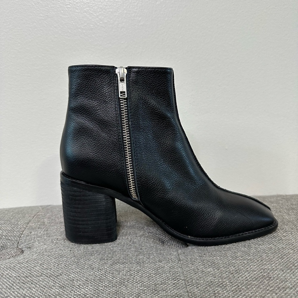 Elegant Black Leather Heeled Boots - Picture 4 of 10